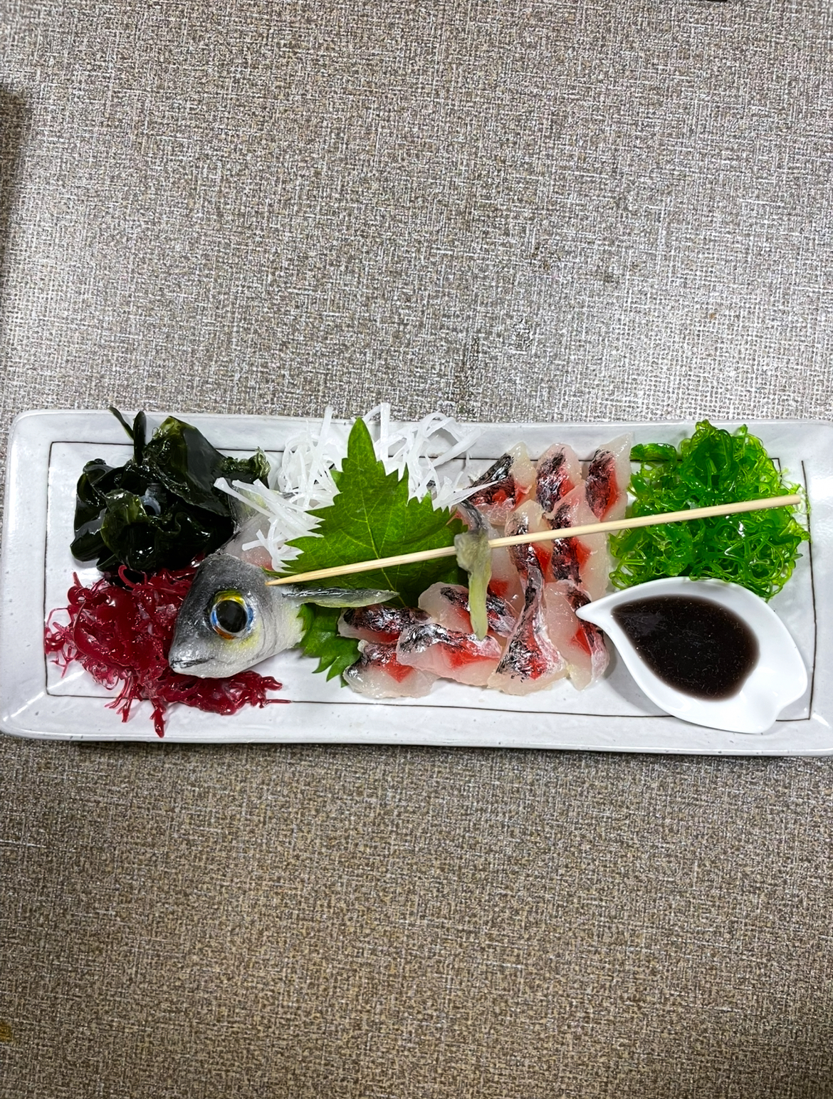 新鮮なアジのお刺身（の食品サンプル）