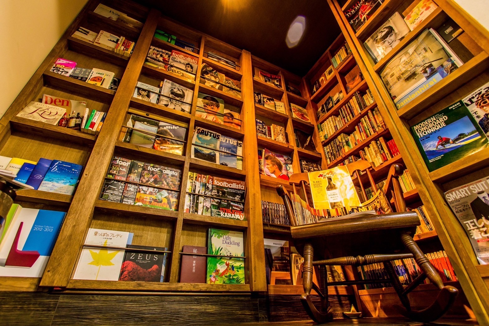 【ちる旅ながさき】入り口はどこ？本棚を押すと現れる素敵な空間！Agio Bar&Café