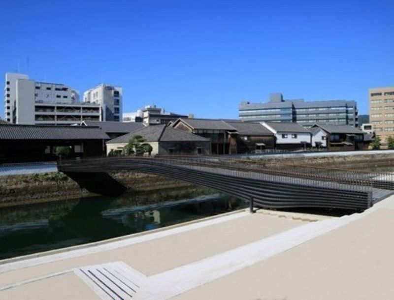 まち歩きガイドと路線バスで行く【ぶらり長崎】①往年の出島にタイムスリップ